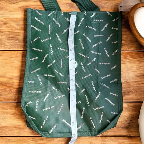 Lululemon Reusable Limited Edition Holiday Green Pink Medium Shopping Lunch Bag - Picture 2 of 3